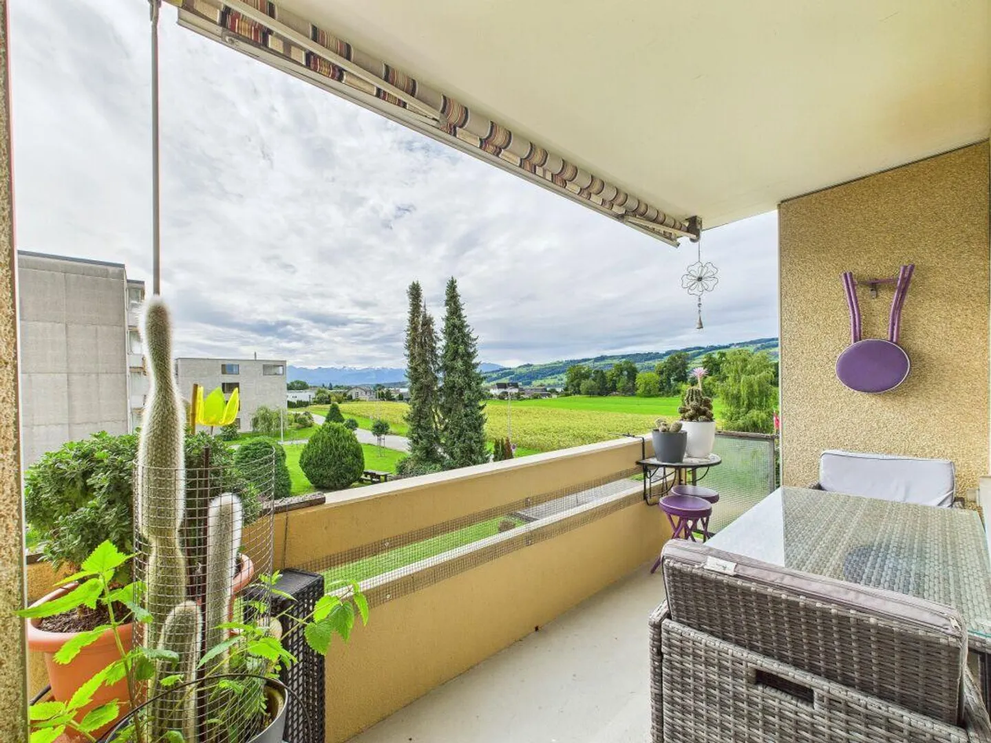 Prime Location with a View - Ideal Retirement Apartment / Investment (without parking, with top connections) - Photo 2 of 21