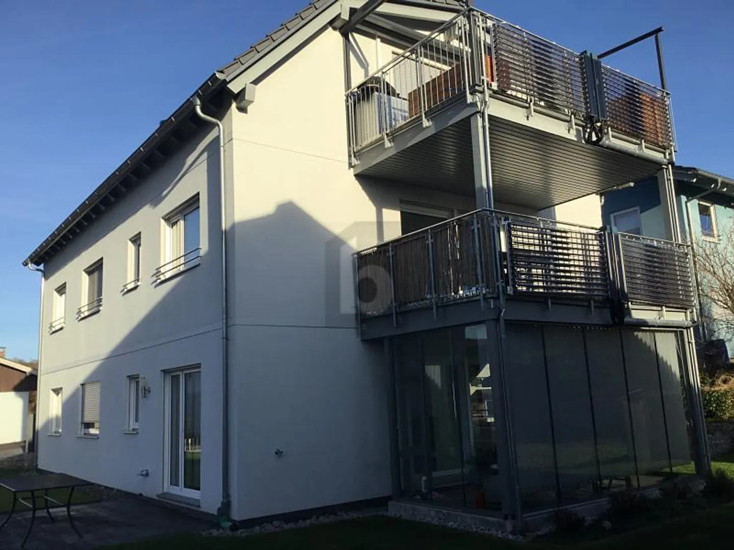 Modernes Apartment mit Solarpanels - Foto 1 von 6