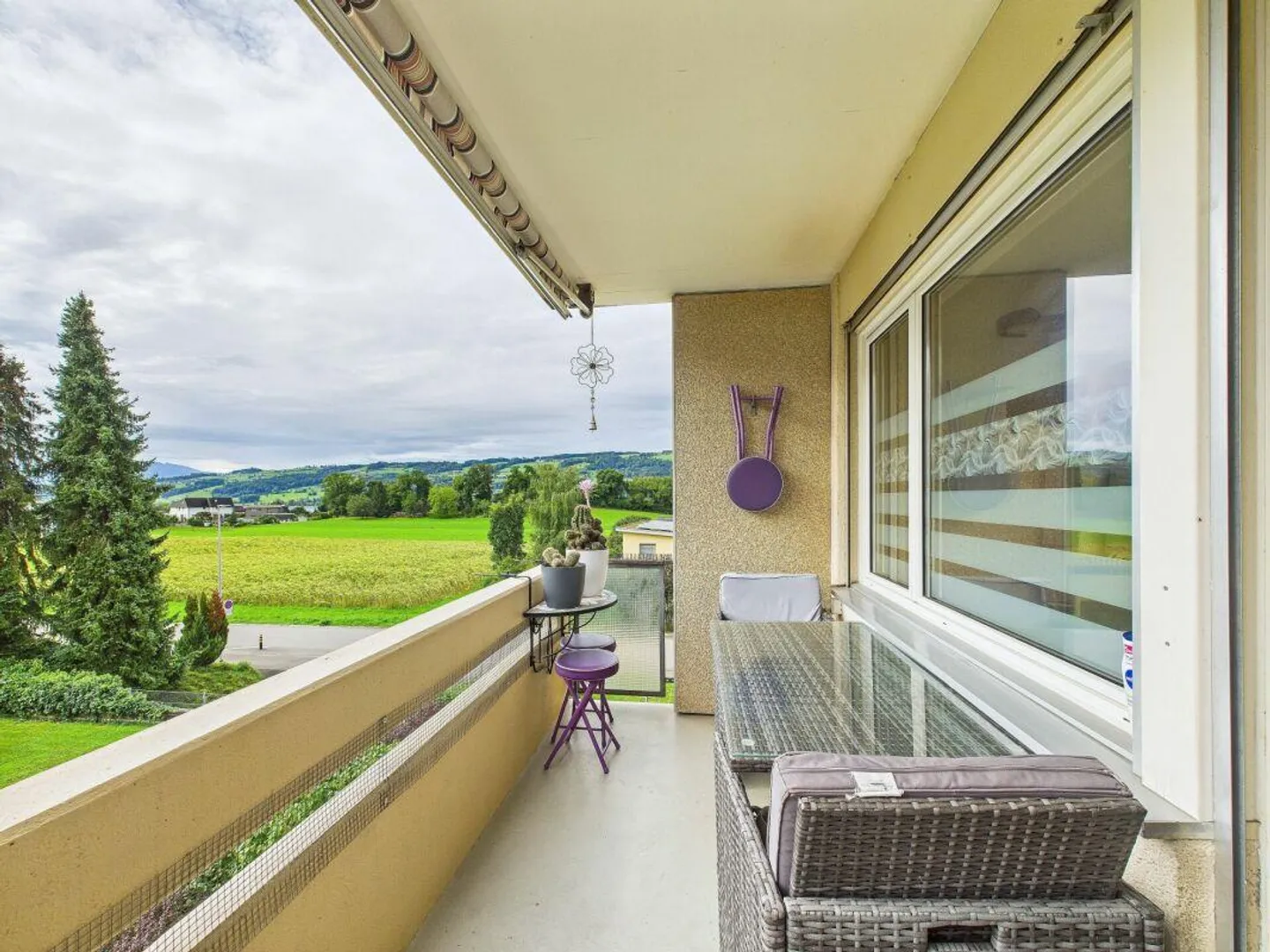 Prime Location with a View - Ideal Retirement Apartment / Investment (without parking, with top connections) - Photo 3 of 21