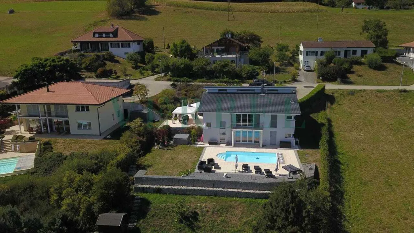 Architect-designed villa – Panoramic view of the lake - Photo 4 of 4