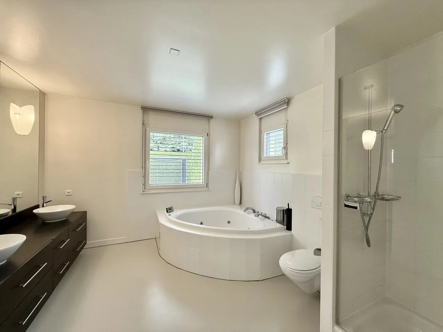 Grande villa contemporaine de 500m², piscine, calme, vue sur le Jura - Photo 10 sur 13
