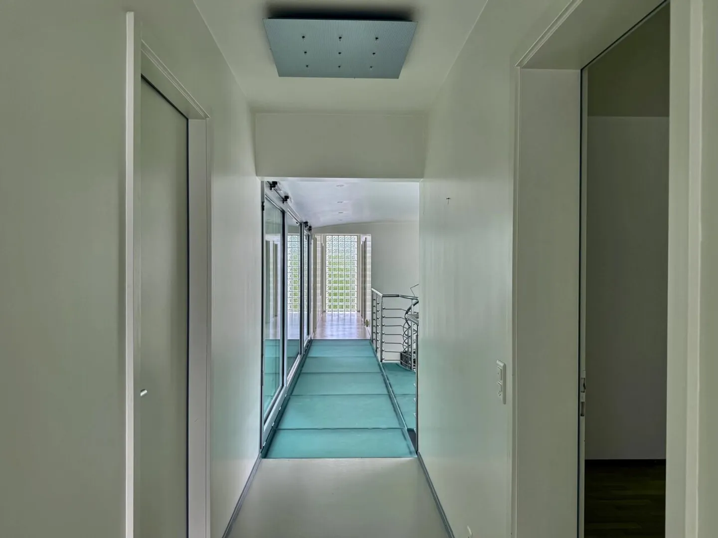 Grande villa contemporaine de 500m², piscine, calme, vue sur le Jura - Photo 12 sur 13