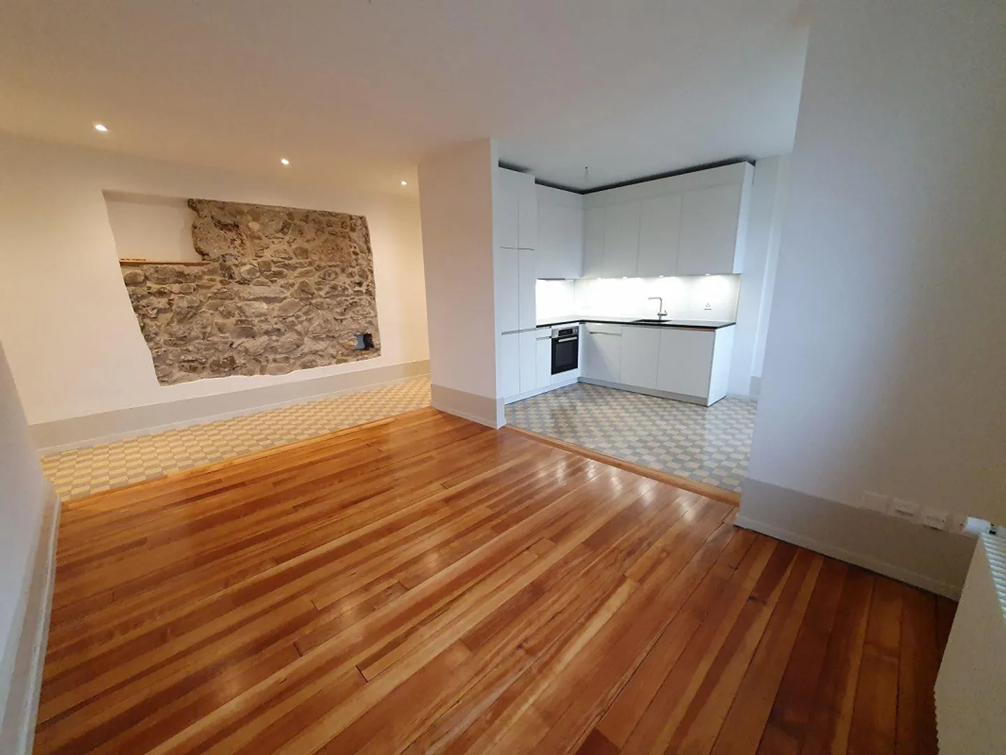 Appartamento 3.5 stanze completamente ristrutturato allo Schwäbistor in affitto - Foto 2 di 10