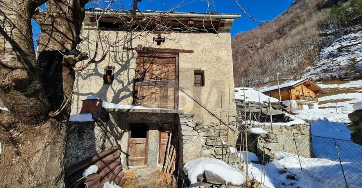 Charming Renovation Opportunity - Photo 4 of 6