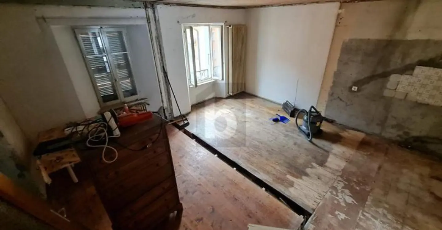 Charming Renovation Opportunity - Photo 5 of 6