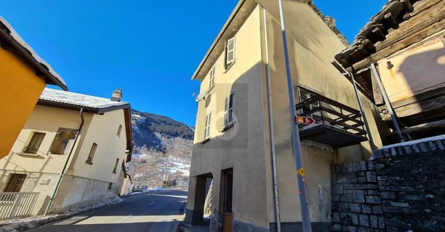 Charming Renovation Opportunity - Photo 2 of 6
