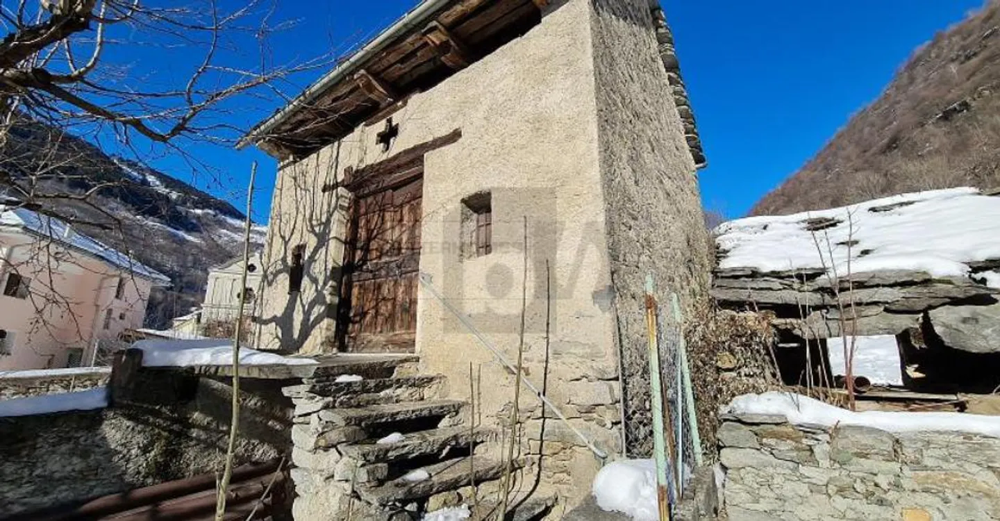 Charming Renovation Opportunity - Photo 3 of 6