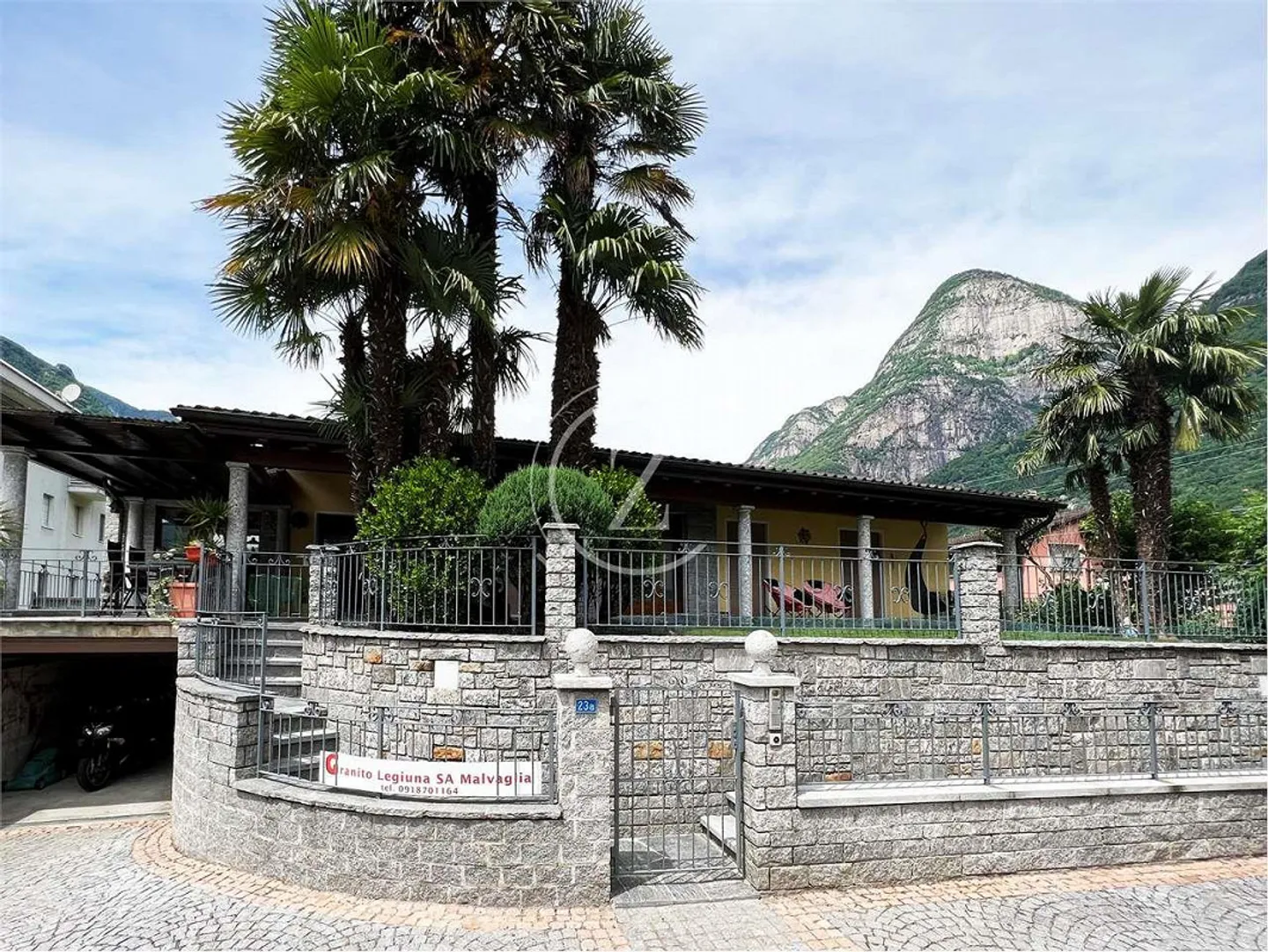 Meravigliosa villa con giardino a Lodrino - Foto 1 di 13