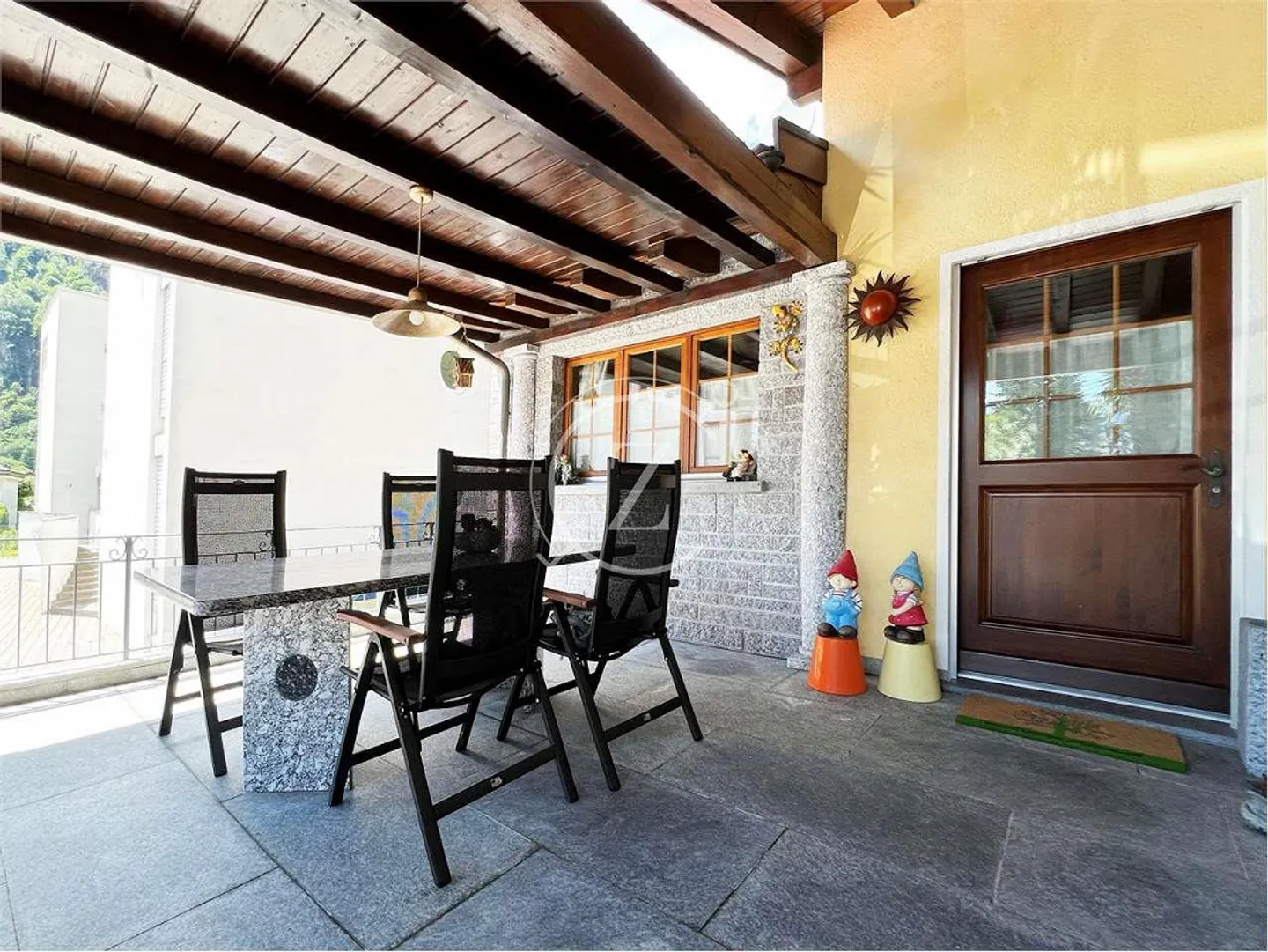 Meravigliosa villa con giardino a Lodrino - Foto 3 di 13
