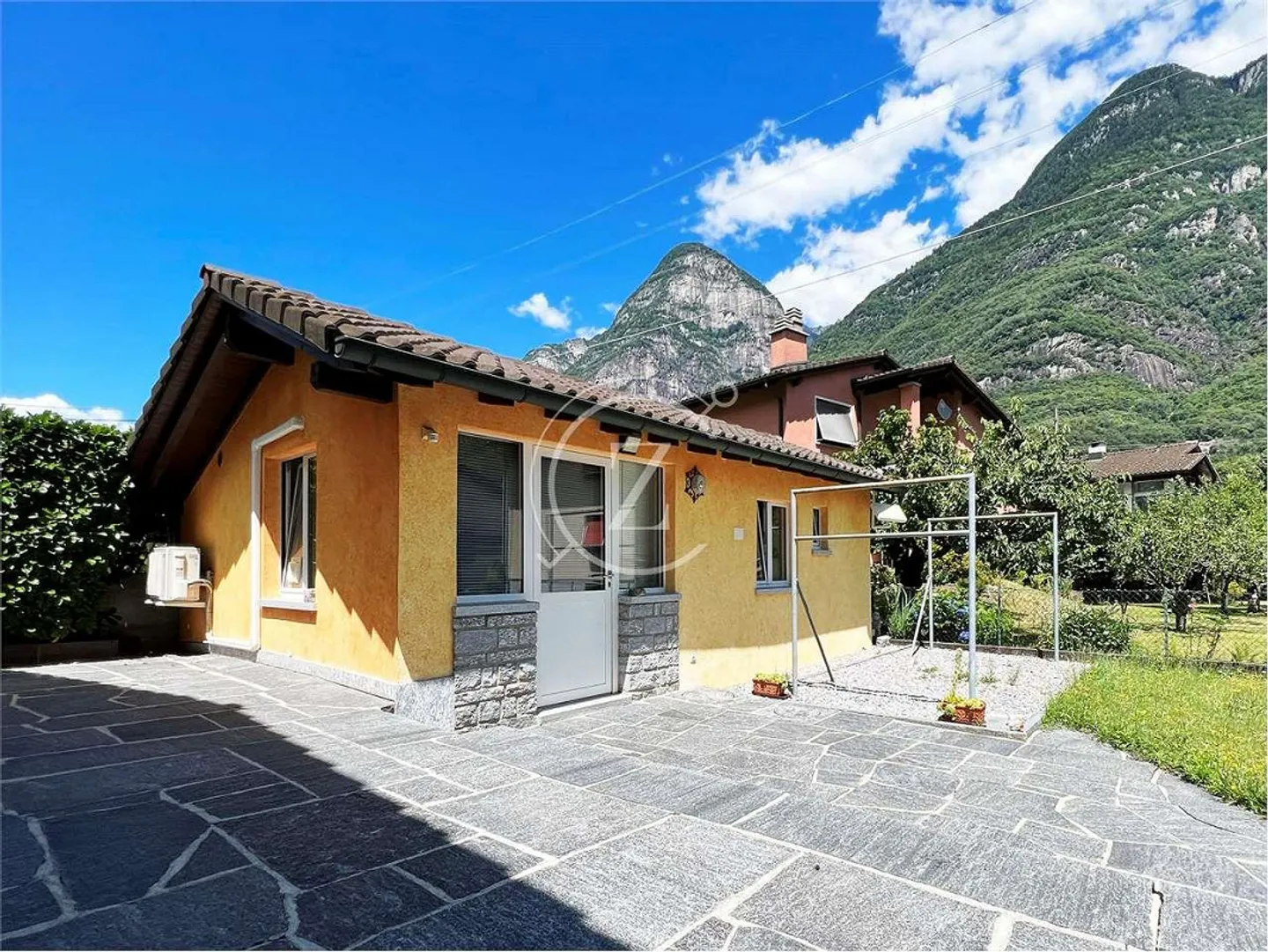 Meravigliosa villa con giardino a Lodrino - Foto 13 di 13