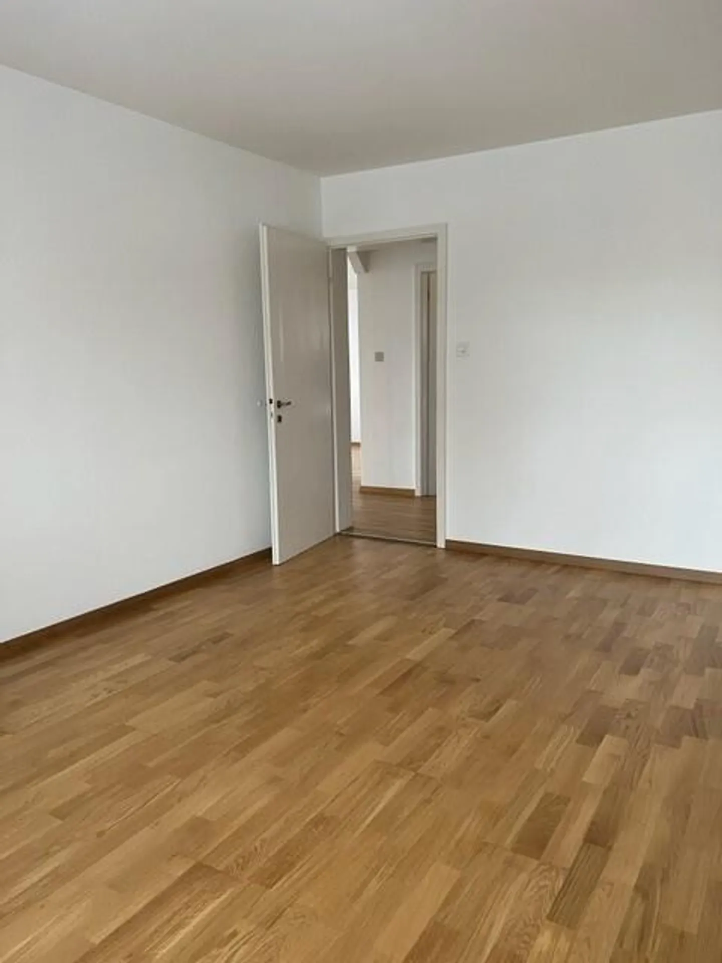 Appartement attrayant de 4 pièces dans un emplacement central et adapté aux enfants - Photo 2 sur 4