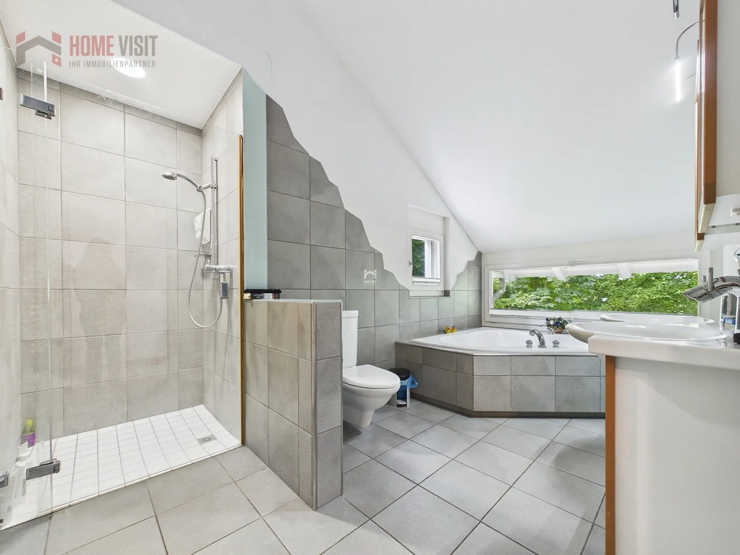 Exclusive single-family home with unobstructed panoramic view in Hagenbuch - Photo 6 of 13