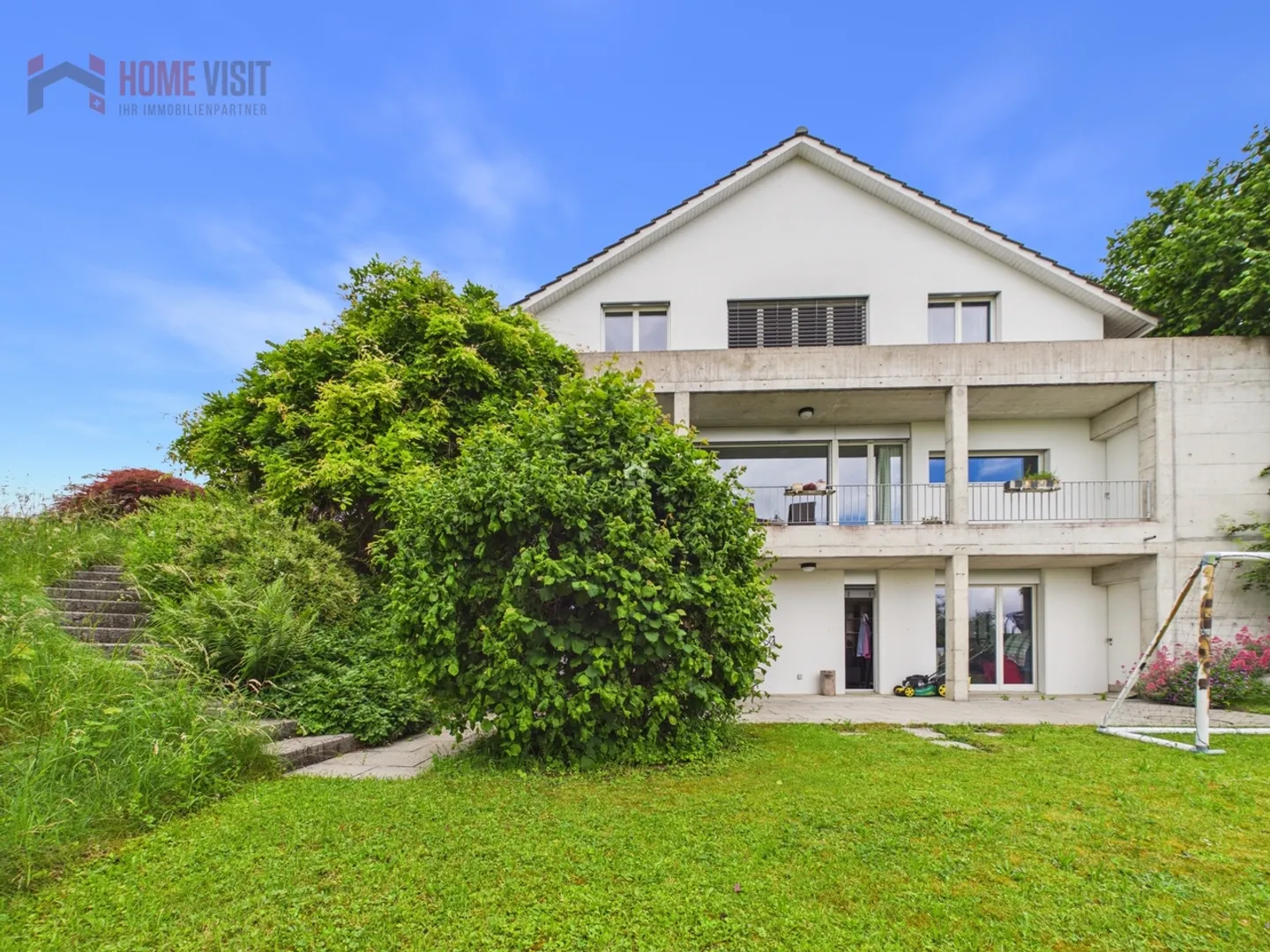 Exclusive single-family home with unobstructed panoramic view in Hagenbuch - Photo 8 of 13