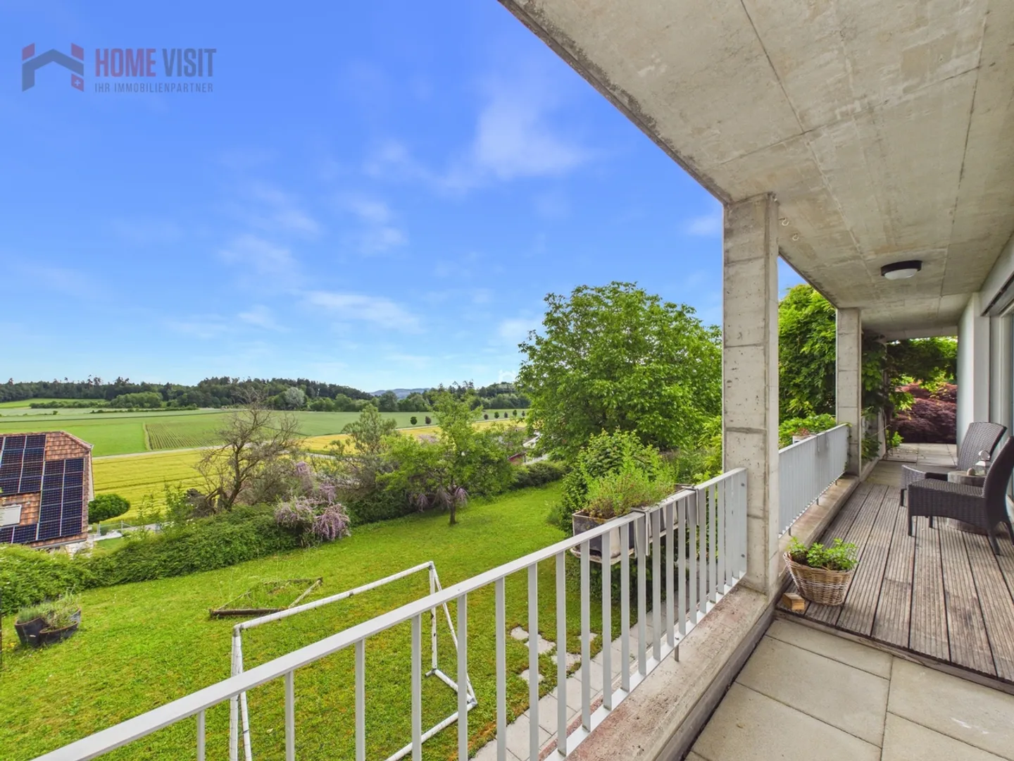 Exclusive single-family home with unobstructed panoramic view in Hagenbuch - Photo 9 of 13