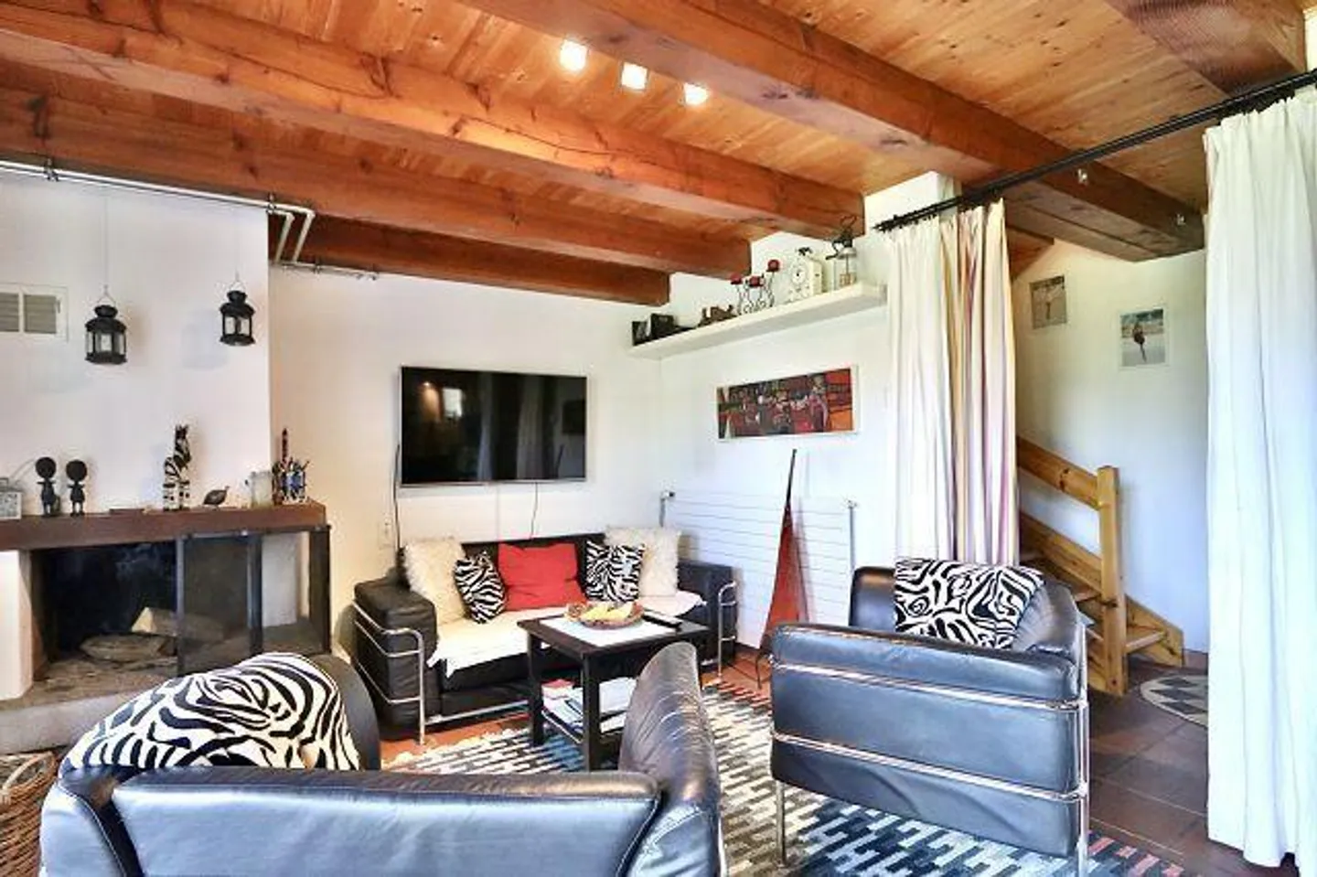 «4 1/2-Zimmer-Haus sehr ruhiger, sonniger Seeblicklage / chalet di 4 1/2 locali molto tranquilla, soleggiata e vista lago» - Foto 3 di 37