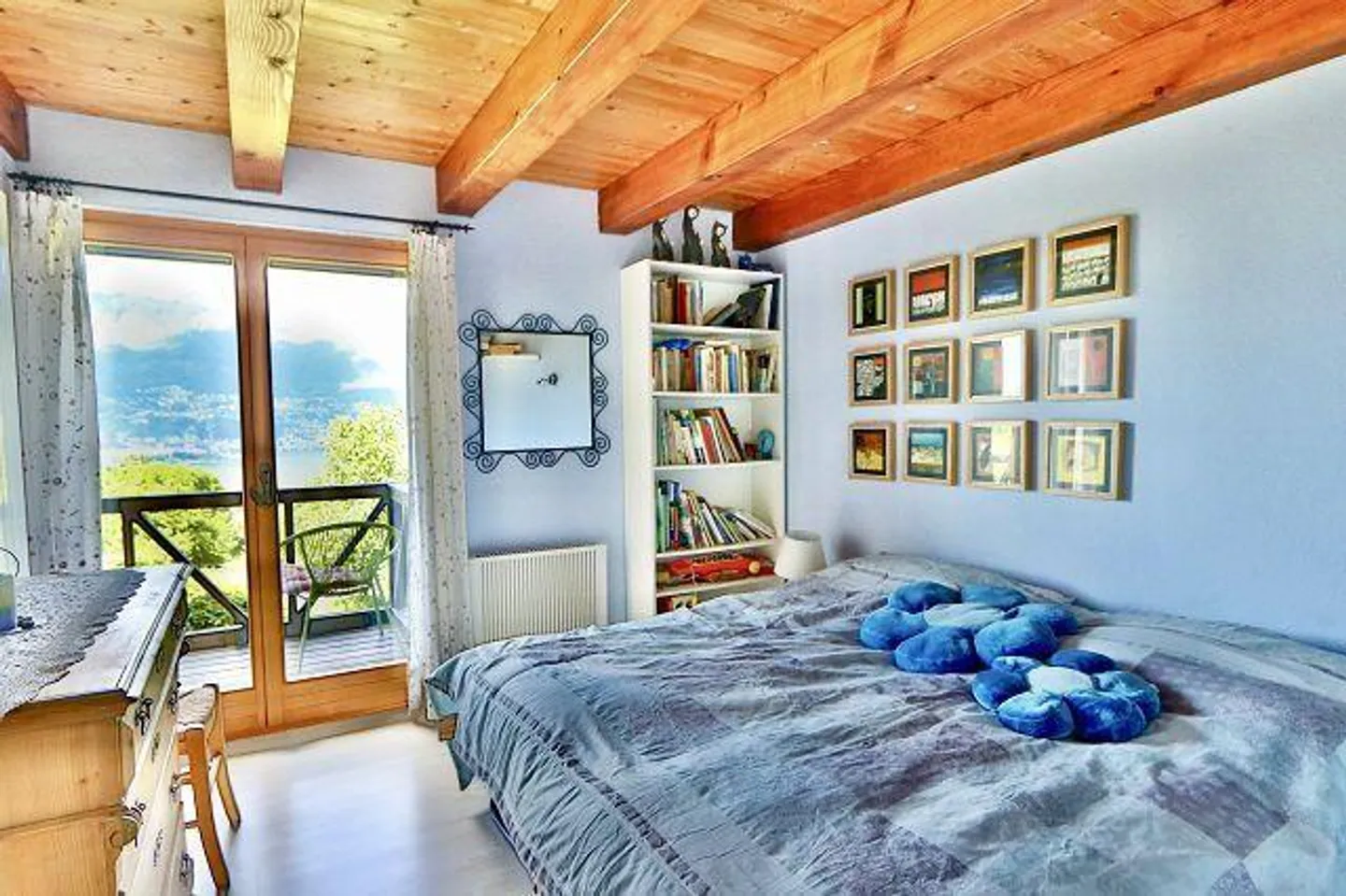 «4 1/2-Zimmer-Haus sehr ruhiger, sonniger Seeblicklage / chalet di 4 1/2 locali molto tranquilla, soleggiata e vista lago» - Foto 8 di 37