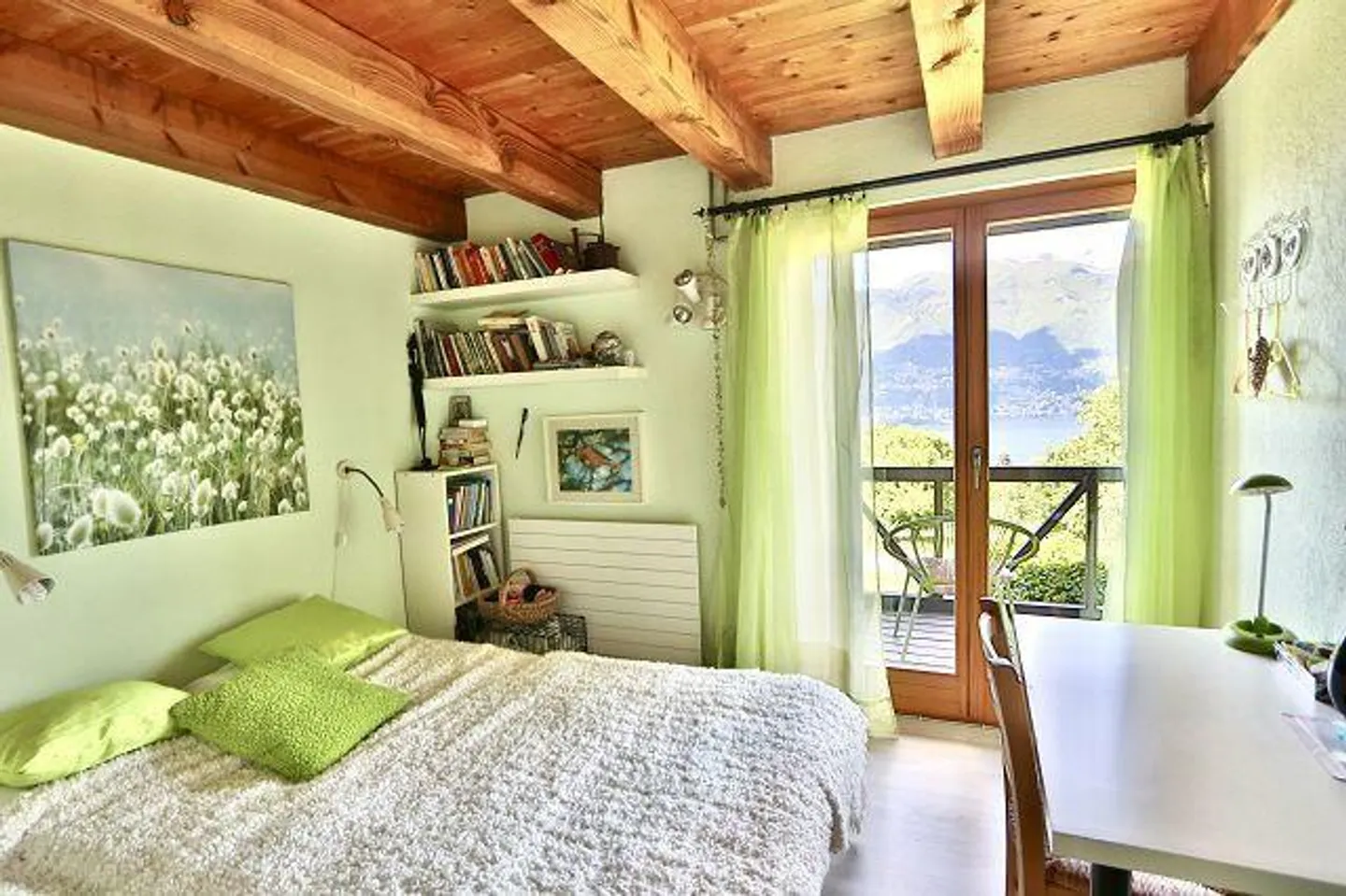 «4 1/2-Zimmer-Haus sehr ruhiger, sonniger Seeblicklage / chalet di 4 1/2 locali molto tranquilla, soleggiata e vista lago» - Foto 7 di 37