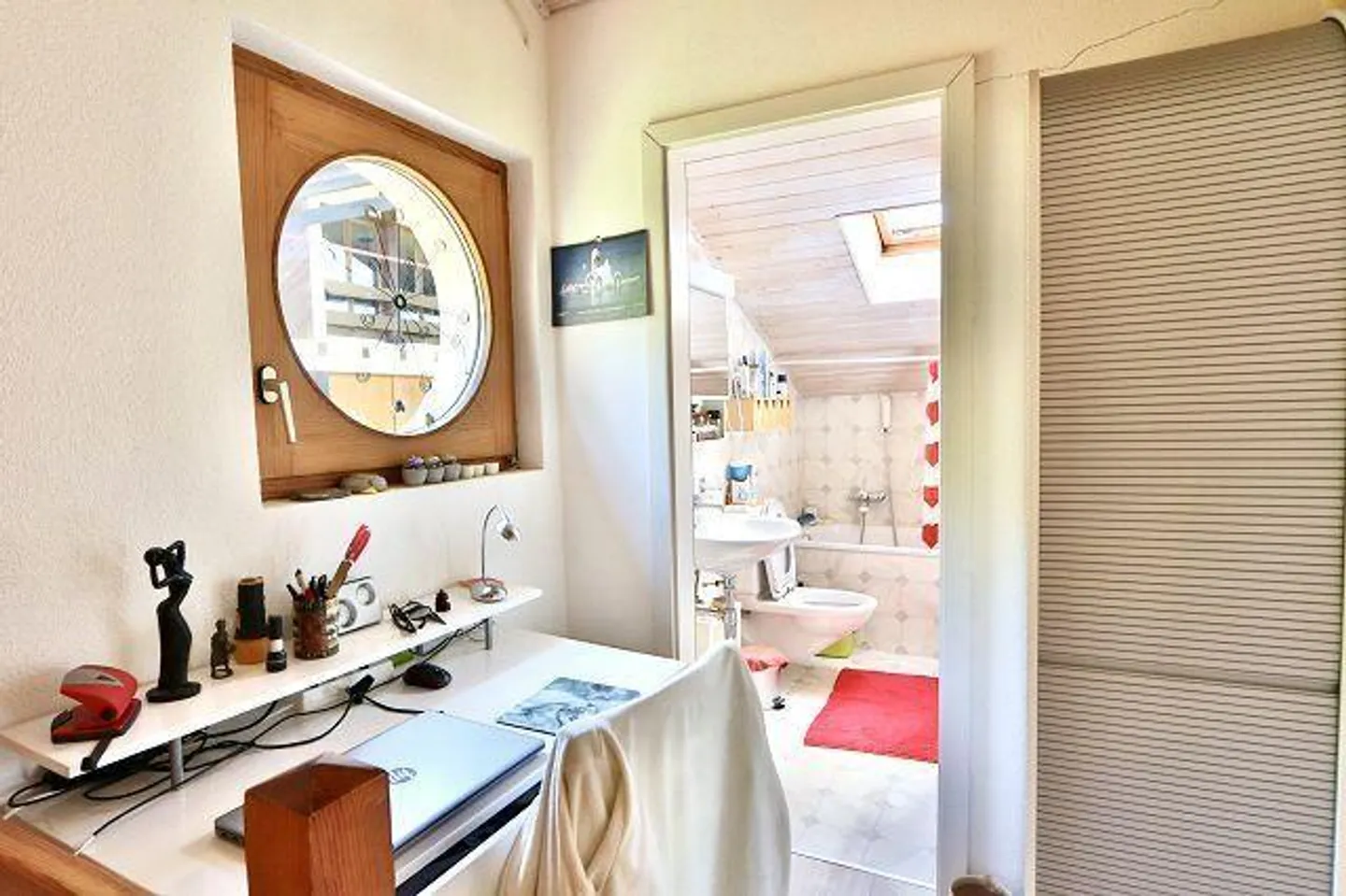 «4 1/2-Zimmer-Haus sehr ruhiger, sonniger Seeblicklage / chalet di 4 1/2 locali molto tranquilla, soleggiata e vista lago» - Foto 11 di 37
