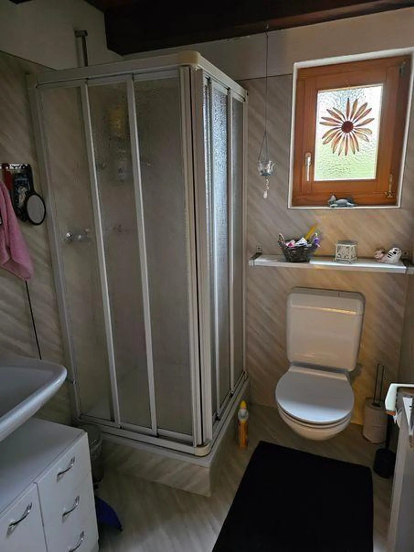 «4 1/2-Zimmer-Haus sehr ruhiger, sonniger Seeblicklage / chalet di 4 1/2 locali molto tranquilla, soleggiata e vista lago» - Foto 13 di 37