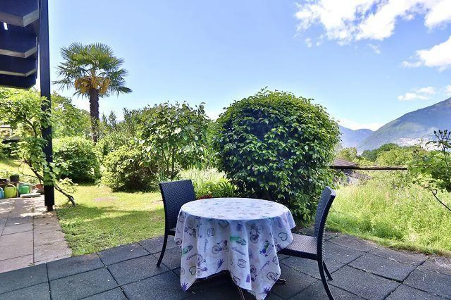 «4 1/2-Zimmer-Haus sehr ruhiger, sonniger Seeblicklage / chalet di 4 1/2 locali molto tranquilla, soleggiata e vista lago» - Foto 14 di 37