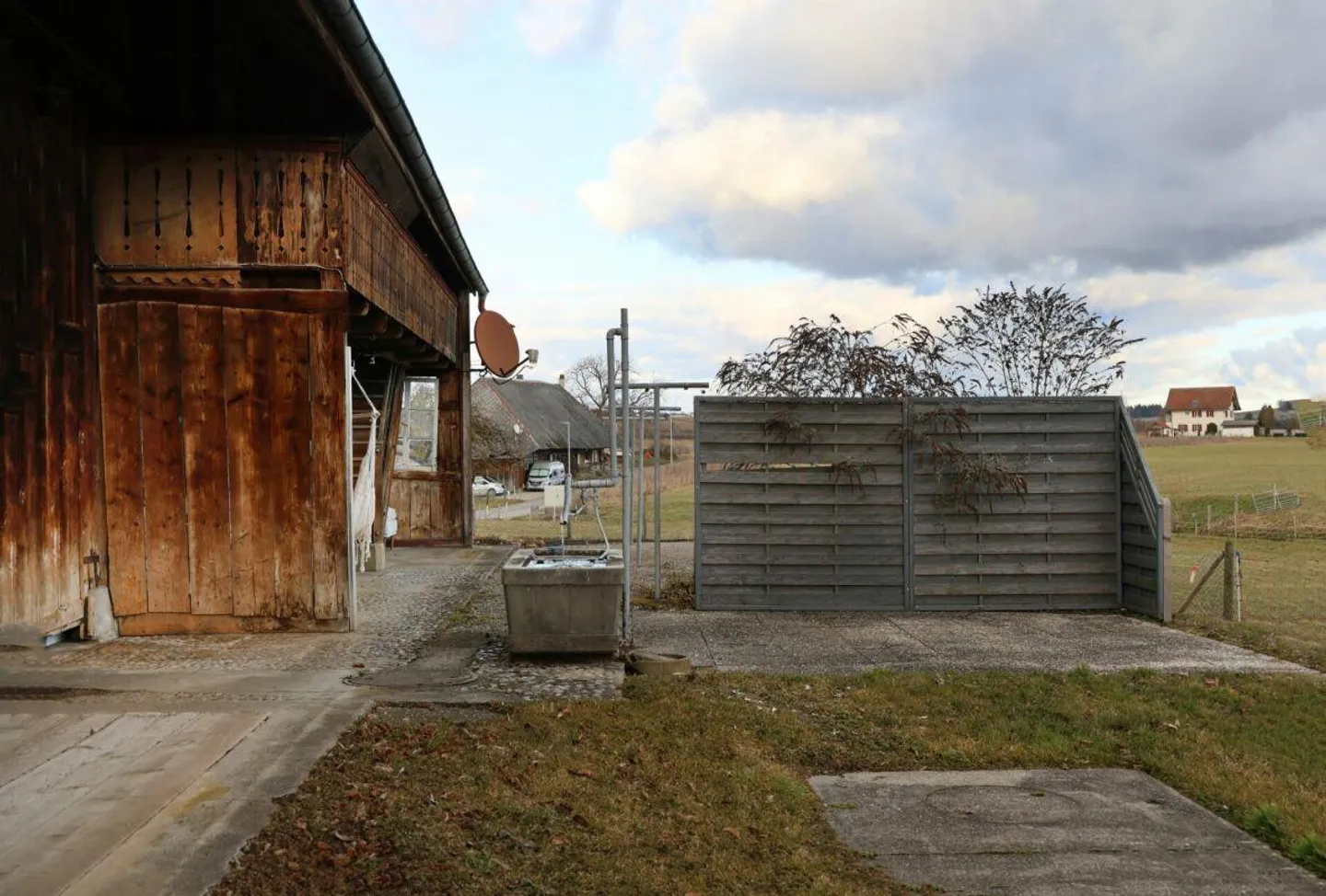 Former farmhouse in building rights and leasehold land - Photo 6 of 12