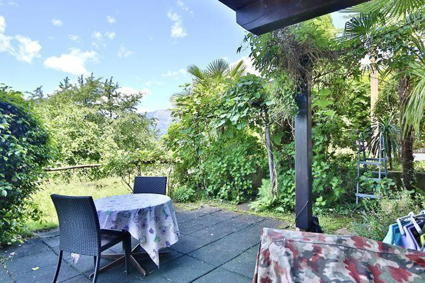 «4 1/2-Zimmer-Haus sehr ruhiger, sonniger Seeblicklage / chalet di 4 1/2 locali molto tranquilla, soleggiata e vista lago» - Foto 16 di 37