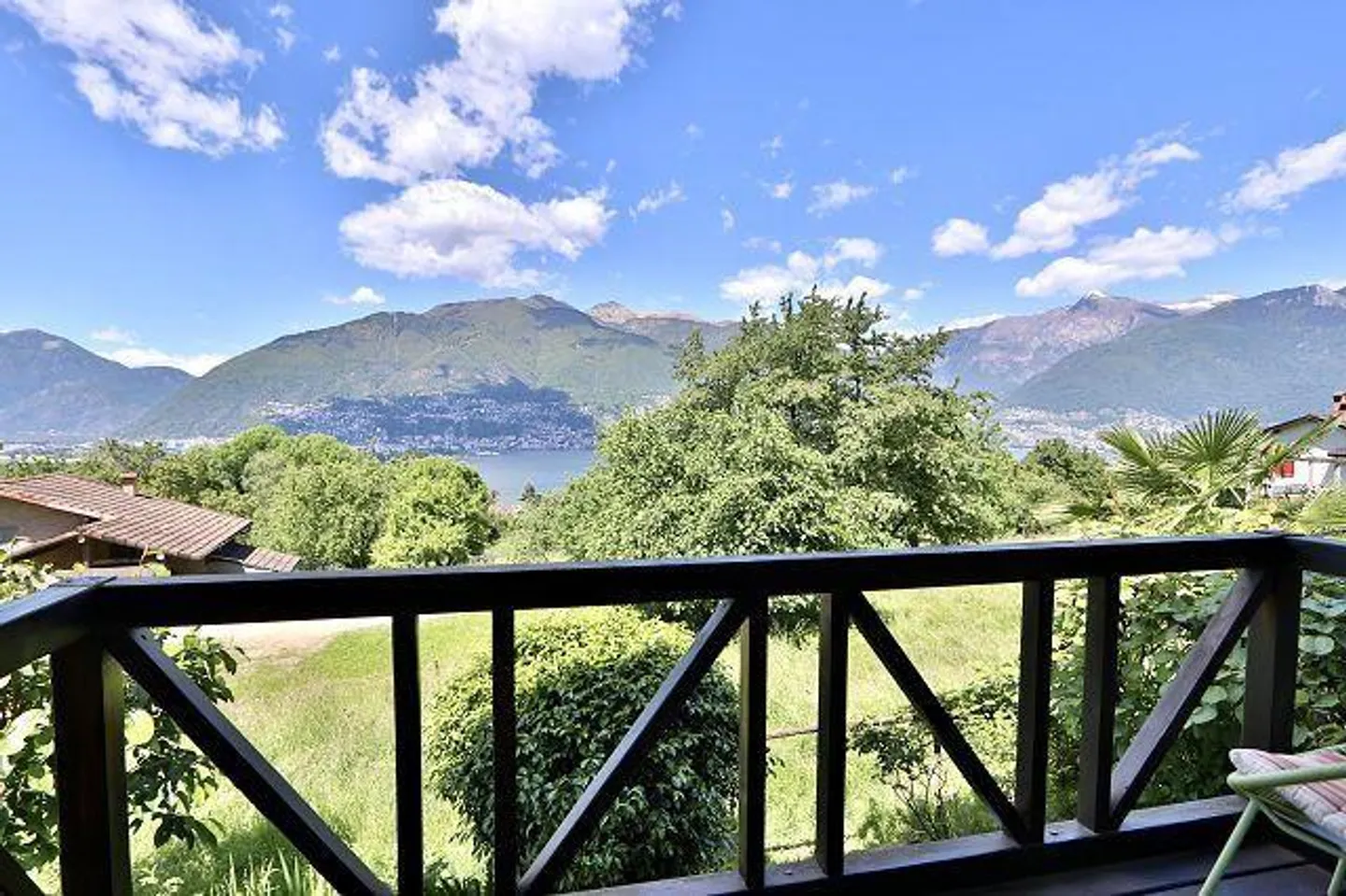 «4 1/2-Zimmer-Haus sehr ruhiger, sonniger Seeblicklage / chalet di 4 1/2 locali molto tranquilla, soleggiata e vista lago» - Foto 18 di 37