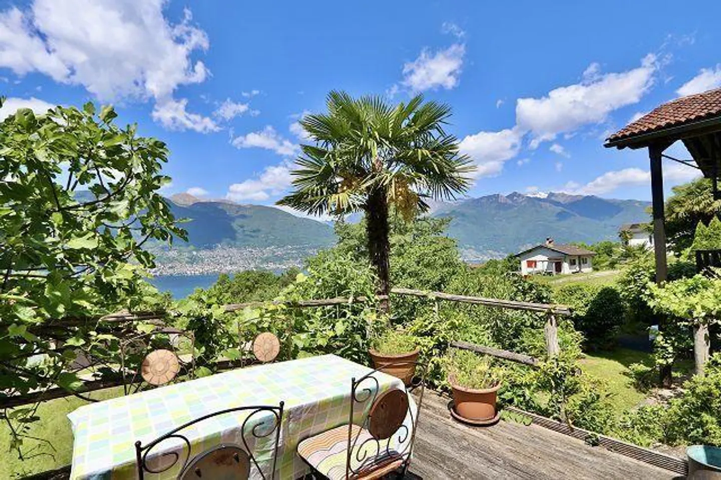 «4 1/2-Zimmer-Haus sehr ruhiger, sonniger Seeblicklage / chalet di 4 1/2 locali molto tranquilla, soleggiata e vista lago» - Foto 20 di 37