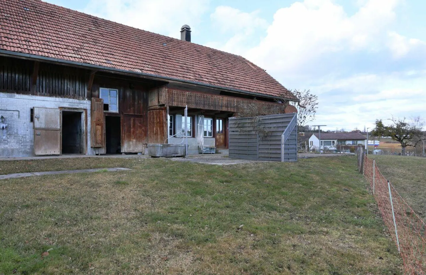 Former farmhouse in building rights and leasehold land - Photo 7 of 12