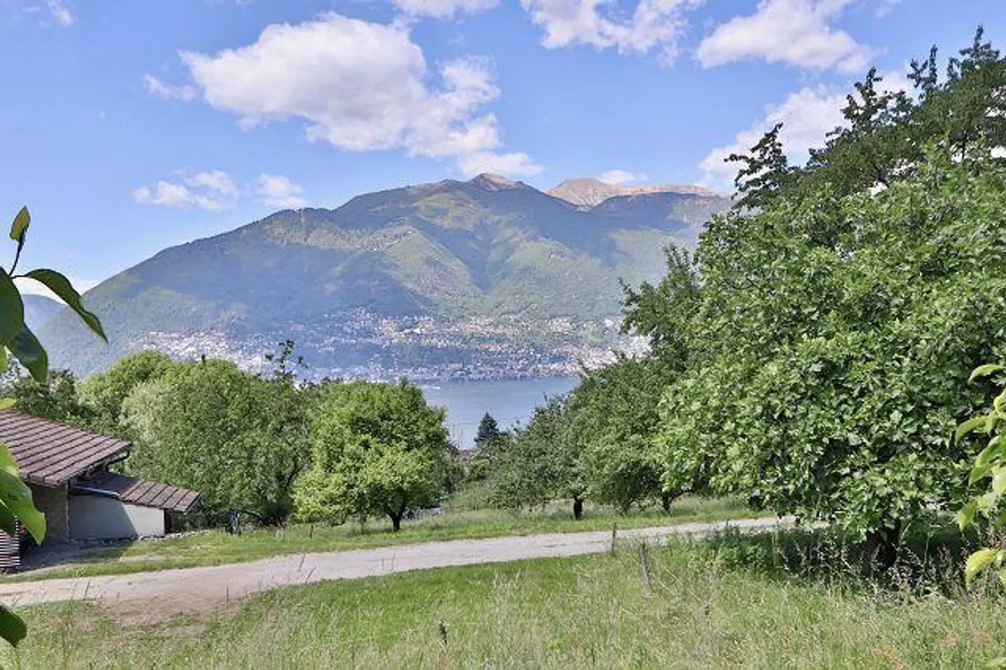 «4 1/2-Zimmer-Haus sehr ruhiger, sonniger Seeblicklage / chalet di 4 1/2 locali molto tranquilla, soleggiata e vista lago» - Foto 21 di 37