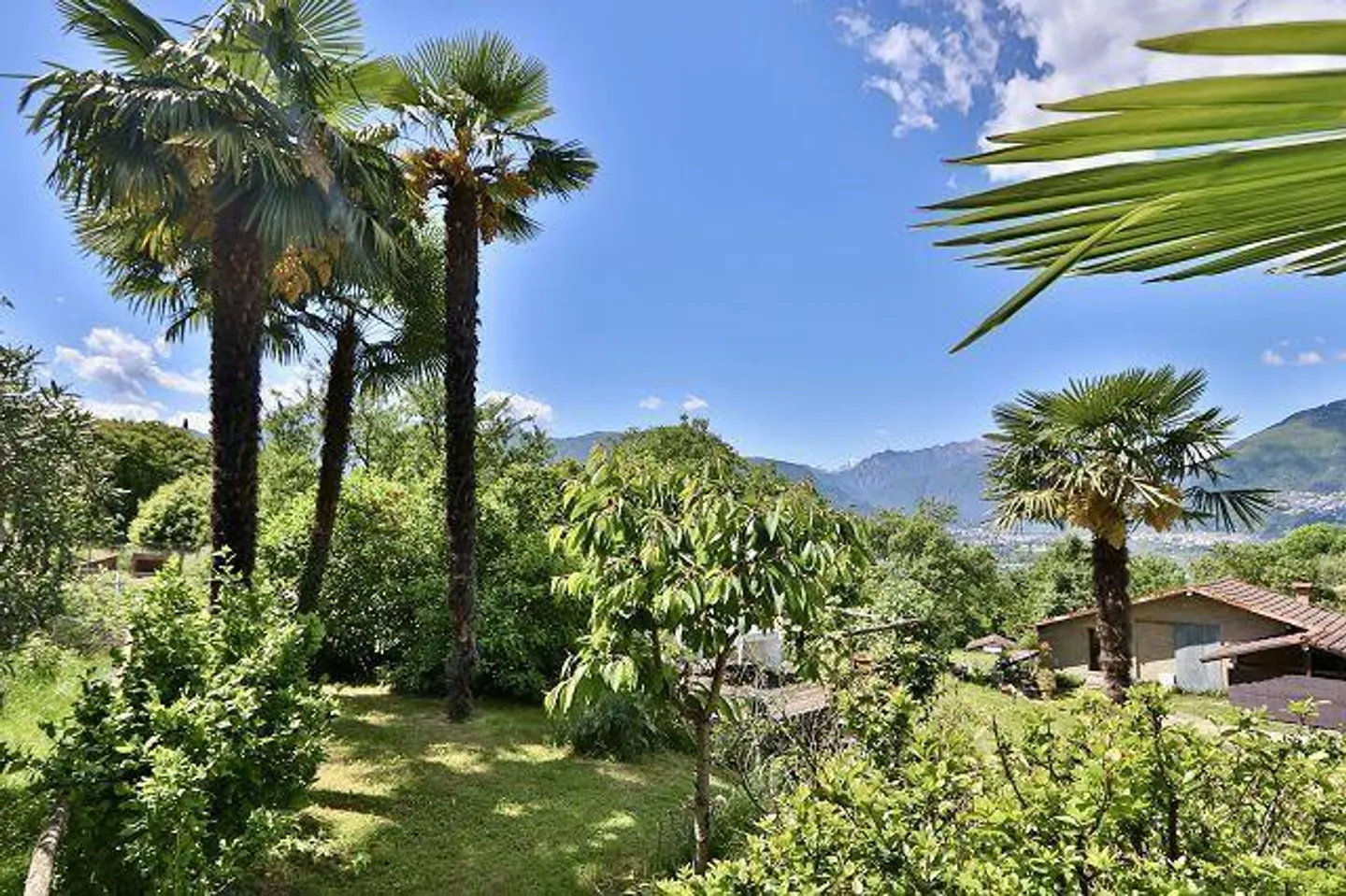 «4 1/2-Zimmer-Haus sehr ruhiger, sonniger Seeblicklage / chalet di 4 1/2 locali molto tranquilla, soleggiata e vista lago» - Foto 23 di 37