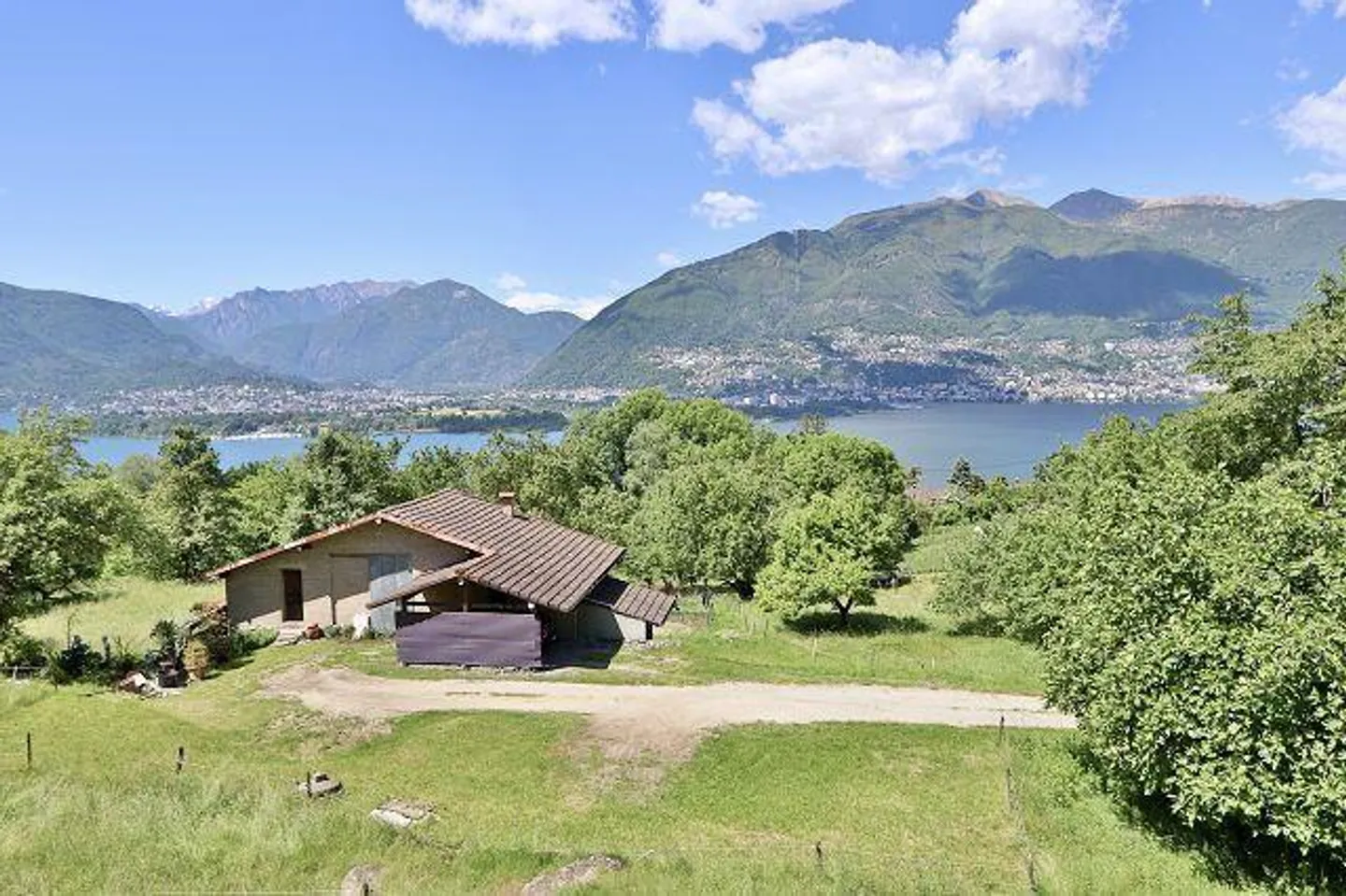 «4 1/2-Zimmer-Haus sehr ruhiger, sonniger Seeblicklage / chalet di 4 1/2 locali molto tranquilla, soleggiata e vista lago» - Foto 26 di 37