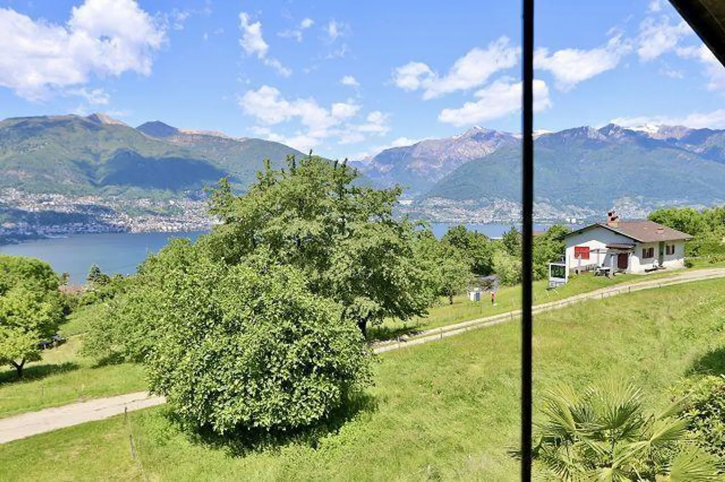 «4 1/2-Zimmer-Haus sehr ruhiger, sonniger Seeblicklage / chalet di 4 1/2 locali molto tranquilla, soleggiata e vista lago» - Foto 27 di 37