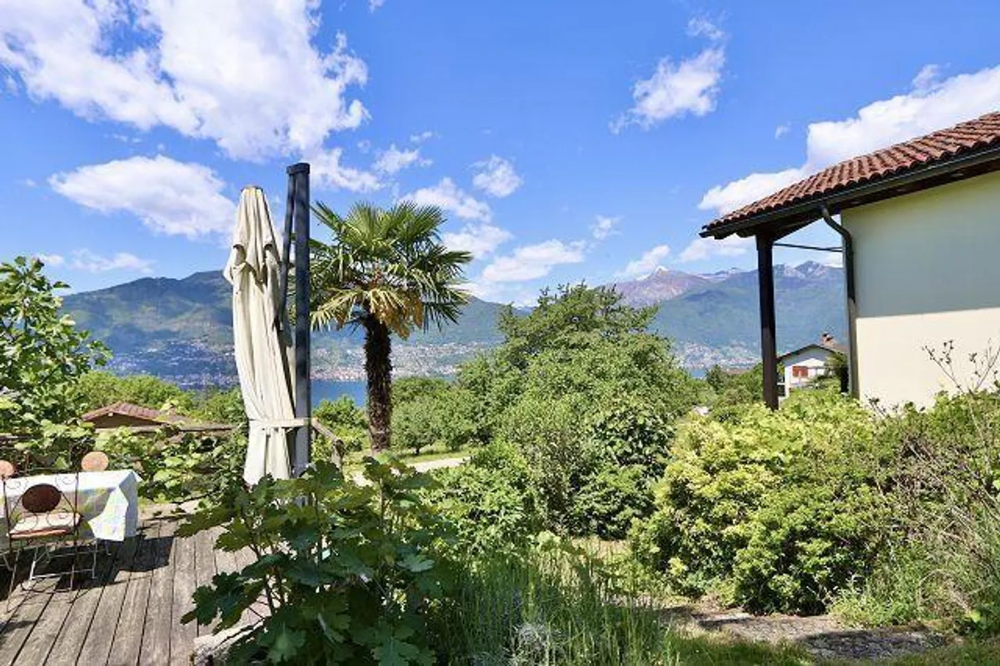 «4 1/2-Zimmer-Haus sehr ruhiger, sonniger Seeblicklage / chalet di 4 1/2 locali molto tranquilla, soleggiata e vista lago» - Foto 28 di 37