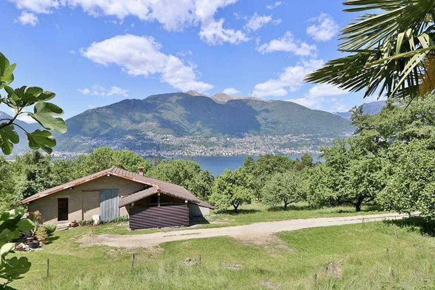 «4 1/2-Zimmer-Haus sehr ruhiger, sonniger Seeblicklage / chalet di 4 1/2 locali molto tranquilla, soleggiata e vista lago» - Foto 29 di 37