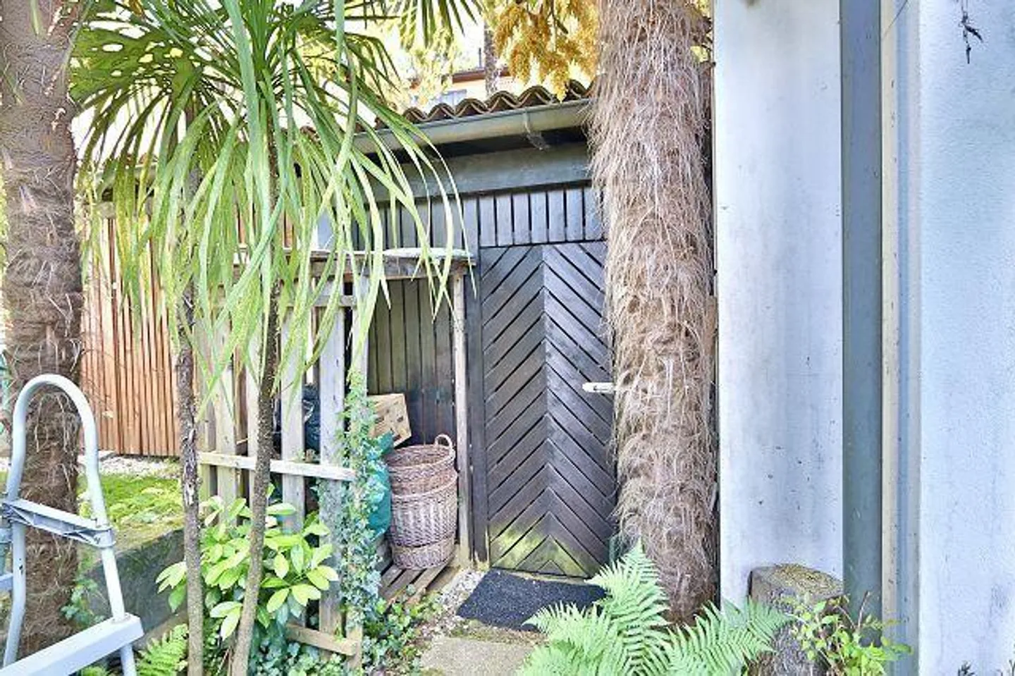 «4 1/2-Zimmer-Haus sehr ruhiger, sonniger Seeblicklage / chalet di 4 1/2 locali molto tranquilla, soleggiata e vista lago» - Foto 30 di 37