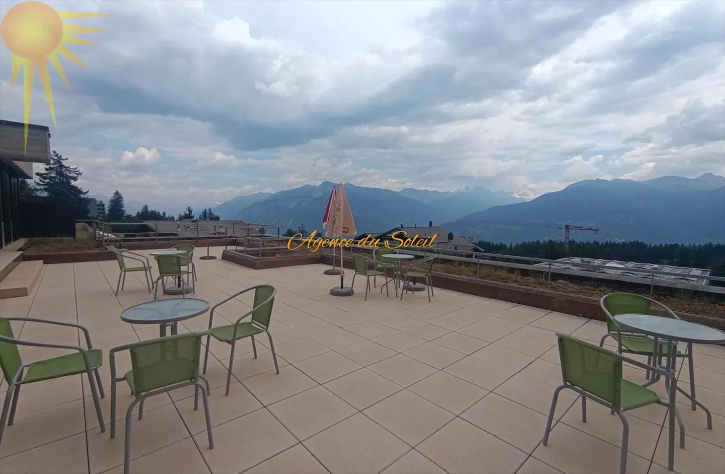 Posizione di prima classe per questo delizioso studio ristrutturato con terrazza/giardino a sud! - Foto 12 di 13