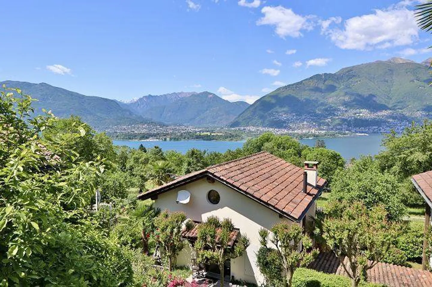 «4 1/2-Zimmer-Haus sehr ruhiger, sonniger Seeblicklage / chalet di 4 1/2 locali molto tranquilla, soleggiata e vista lago» - Foto 34 di 37