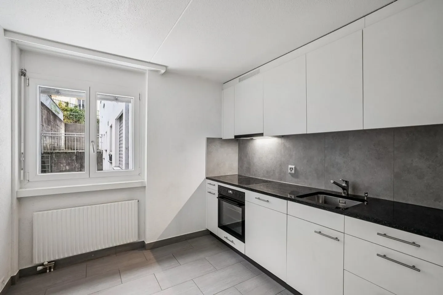 4-room apartment for rent - Photo 2 of 11