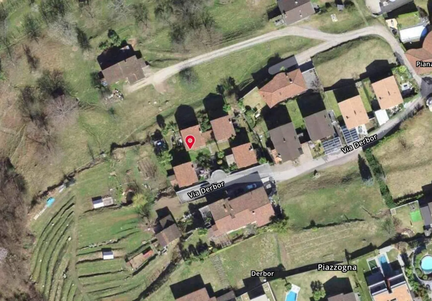 «4 1/2-Zimmer-Haus sehr ruhiger, sonniger Seeblicklage / chalet di 4 1/2 locali molto tranquilla, soleggiata e vista lago» - Foto 36 di 37