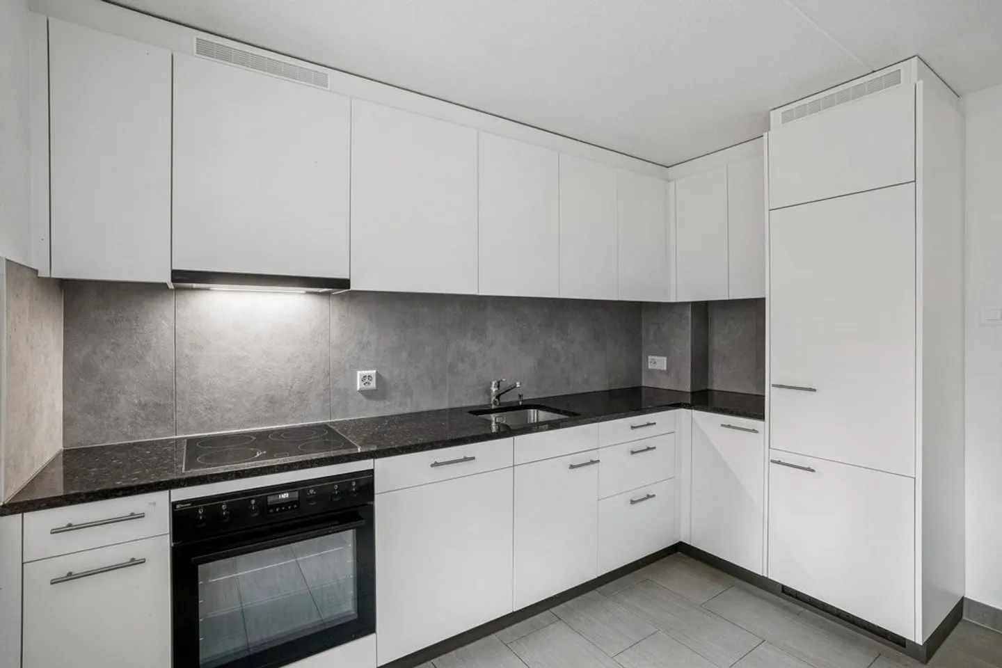 4-room apartment for rent - Photo 3 of 11