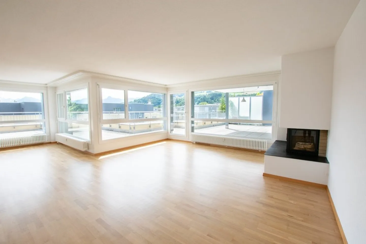 Penthouse apartment with magnificent views! - Photo 3 of 10