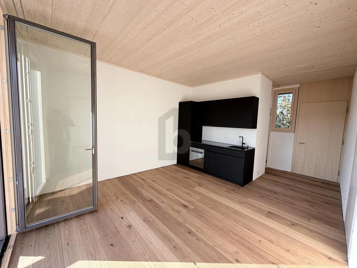 Light-Filled New Building with Large Garden - Photo 2 of 6