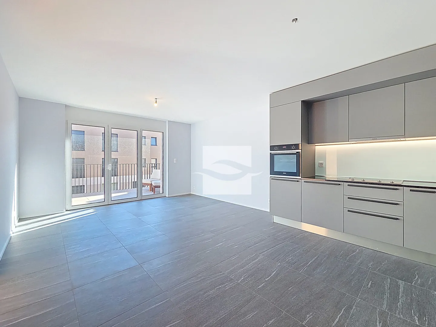 Bright 4.5 Room Apartment - Photo 4 of 11