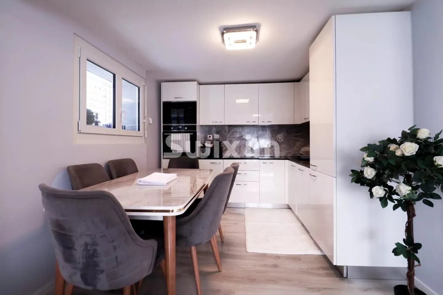 Charming Villa in Green Setting - Photo 3 of 8