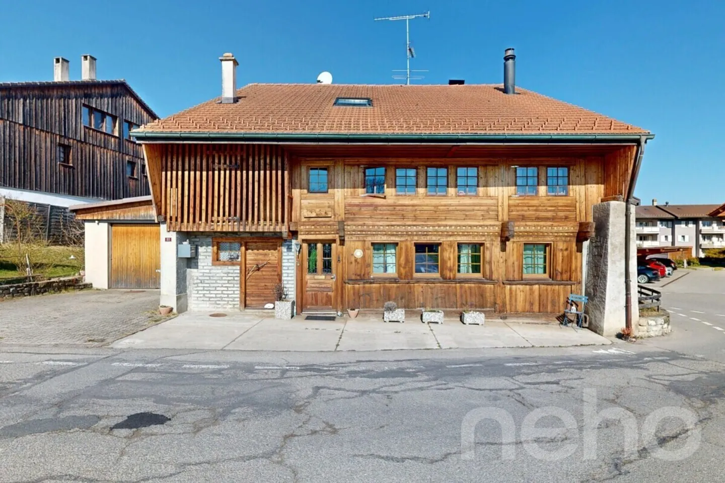Geräumiges Haus mit großem Potenzial in ruhiger Lage - Foto 3 von 12