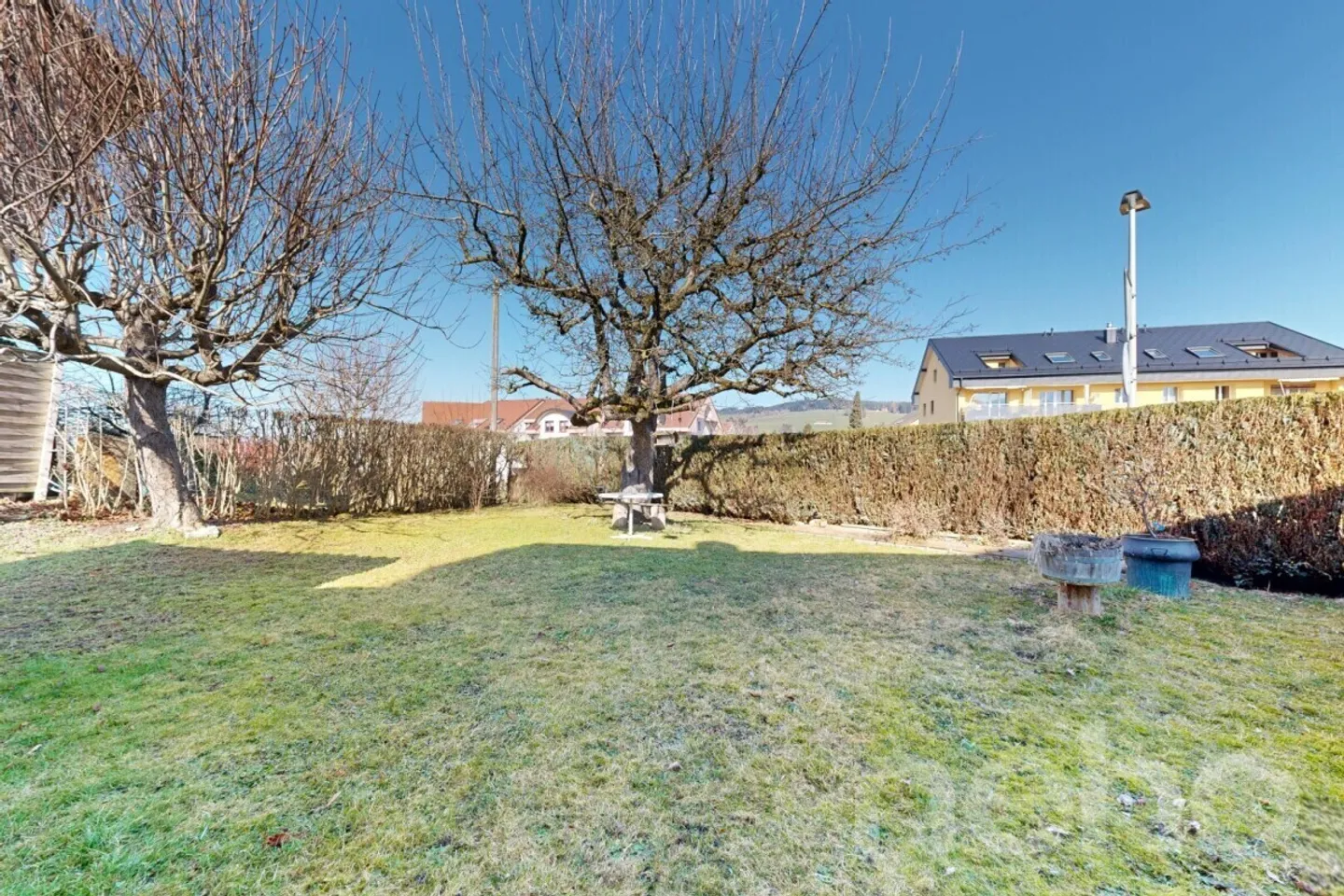 Geräumiges Haus mit großem Potenzial in ruhiger Lage - Foto 11 von 12