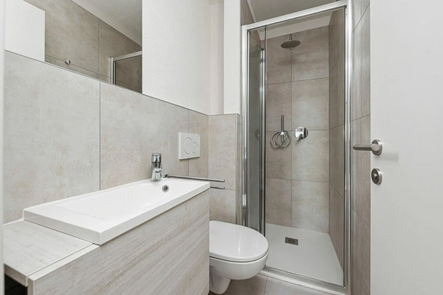 9100, Solatia 1, Lugano, Corso Elvezia, Student Room 324-EN - Photo 5 of 7