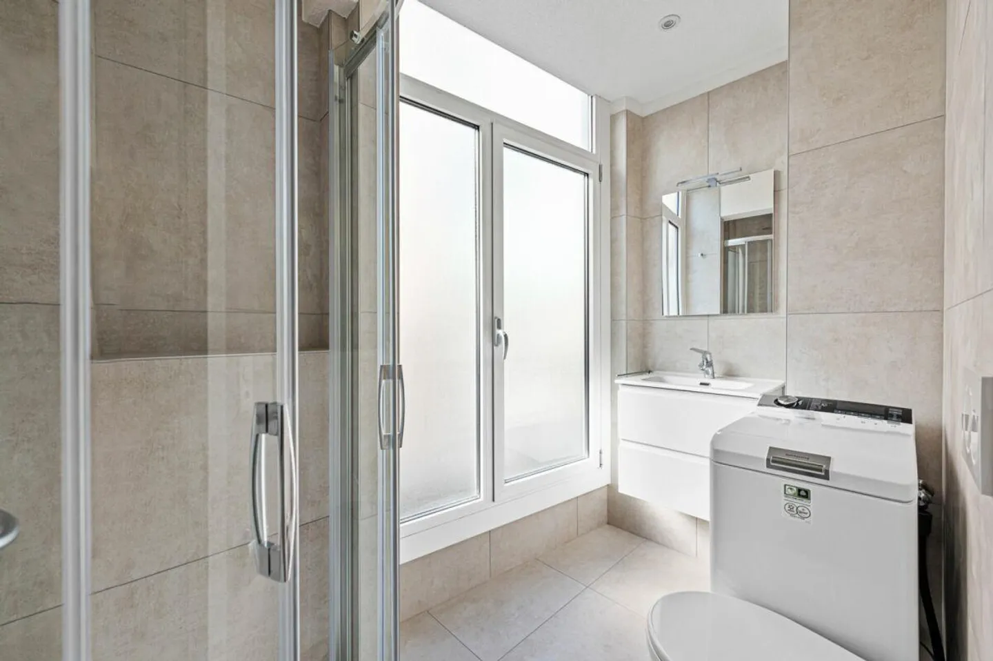 9100, Solatia 1, Lugano, Corso Elvezia, Student Room 324-EN - Photo 6 of 7