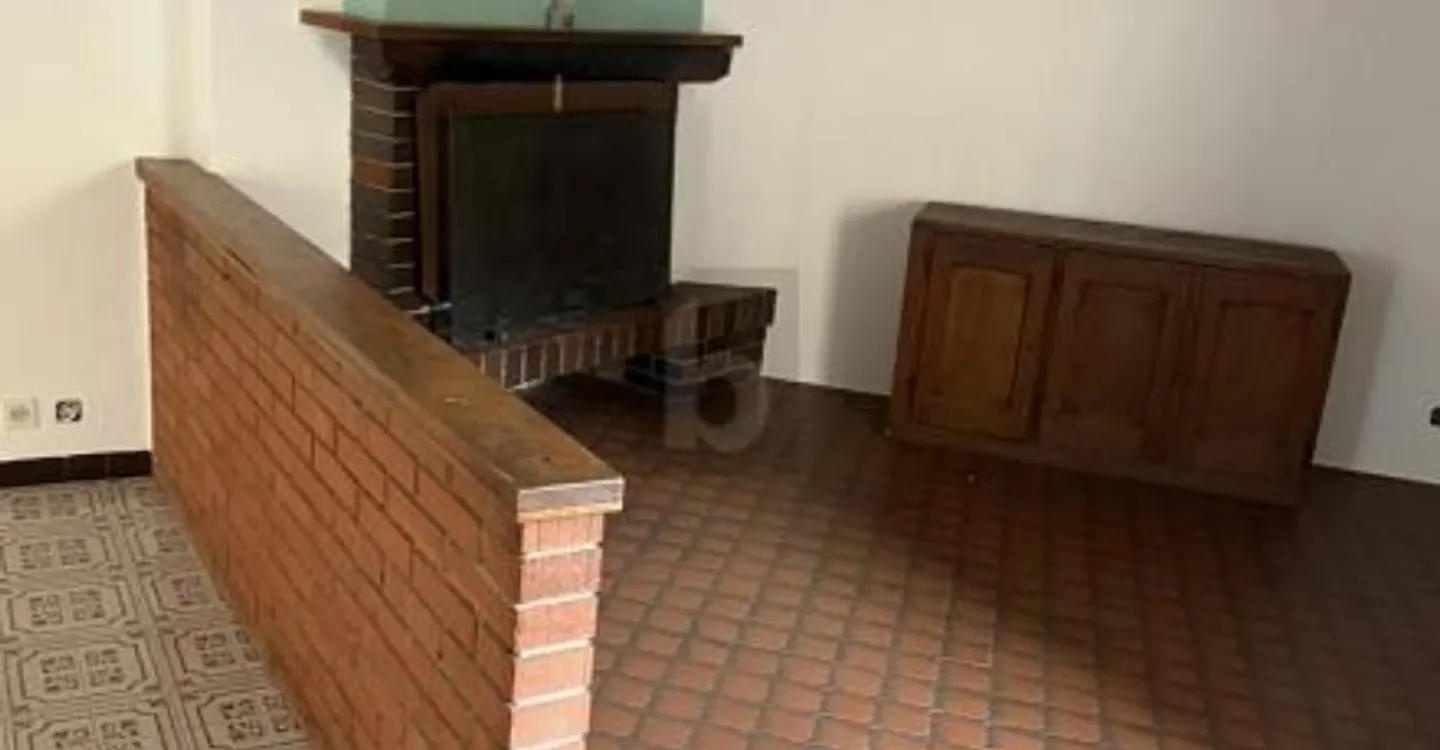 SPACIEUSE MAISON DE VILLAGE - Photo 2 of 6